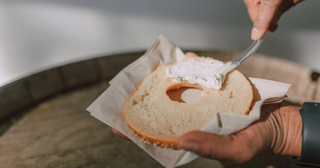 breakfast places with bagels near me