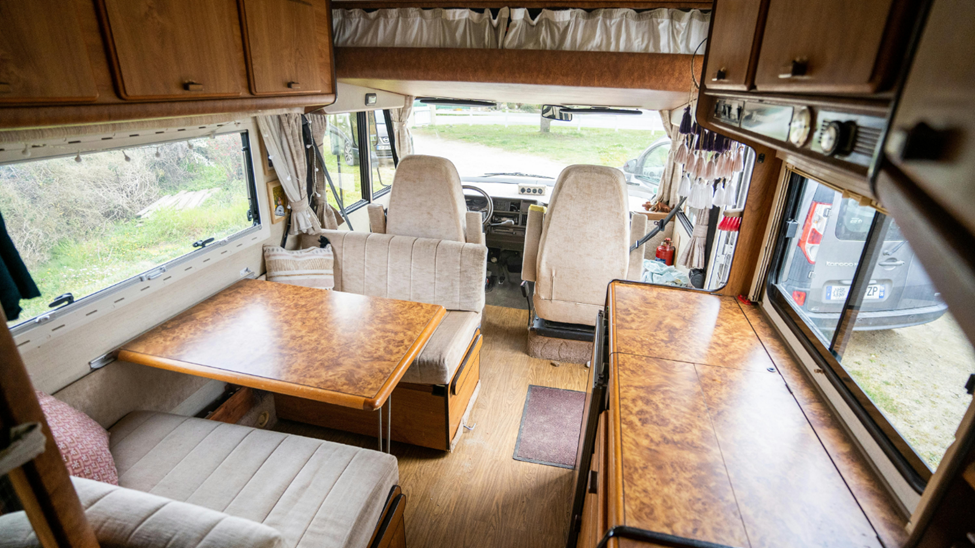 who fixes rvs